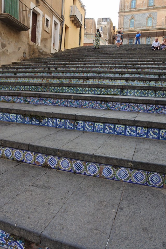 Atrio Earrings Bar Tile Italy Italian Caltagirone Sicily Stairs Chandelier Majolica Maiolica Pottery 142 Ceramic Steps Circle Bar